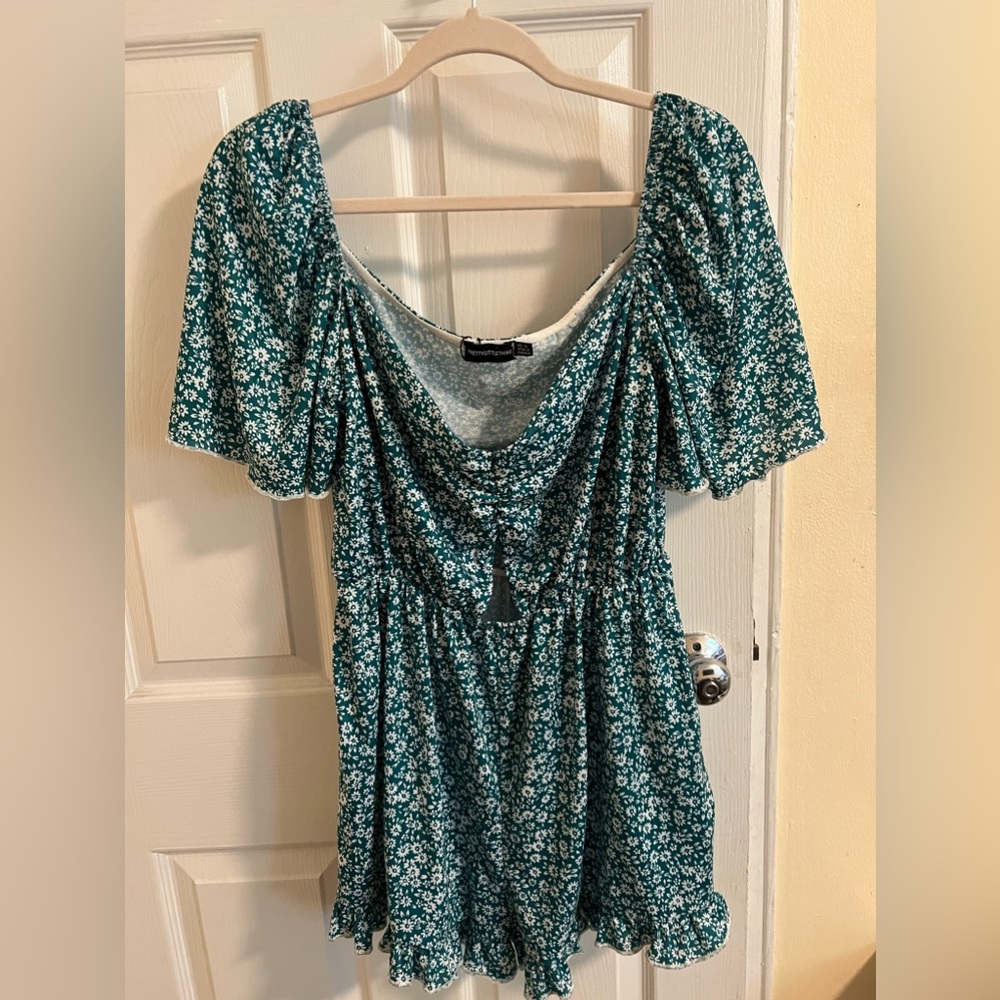 Cute romper with keyhole design in midsection